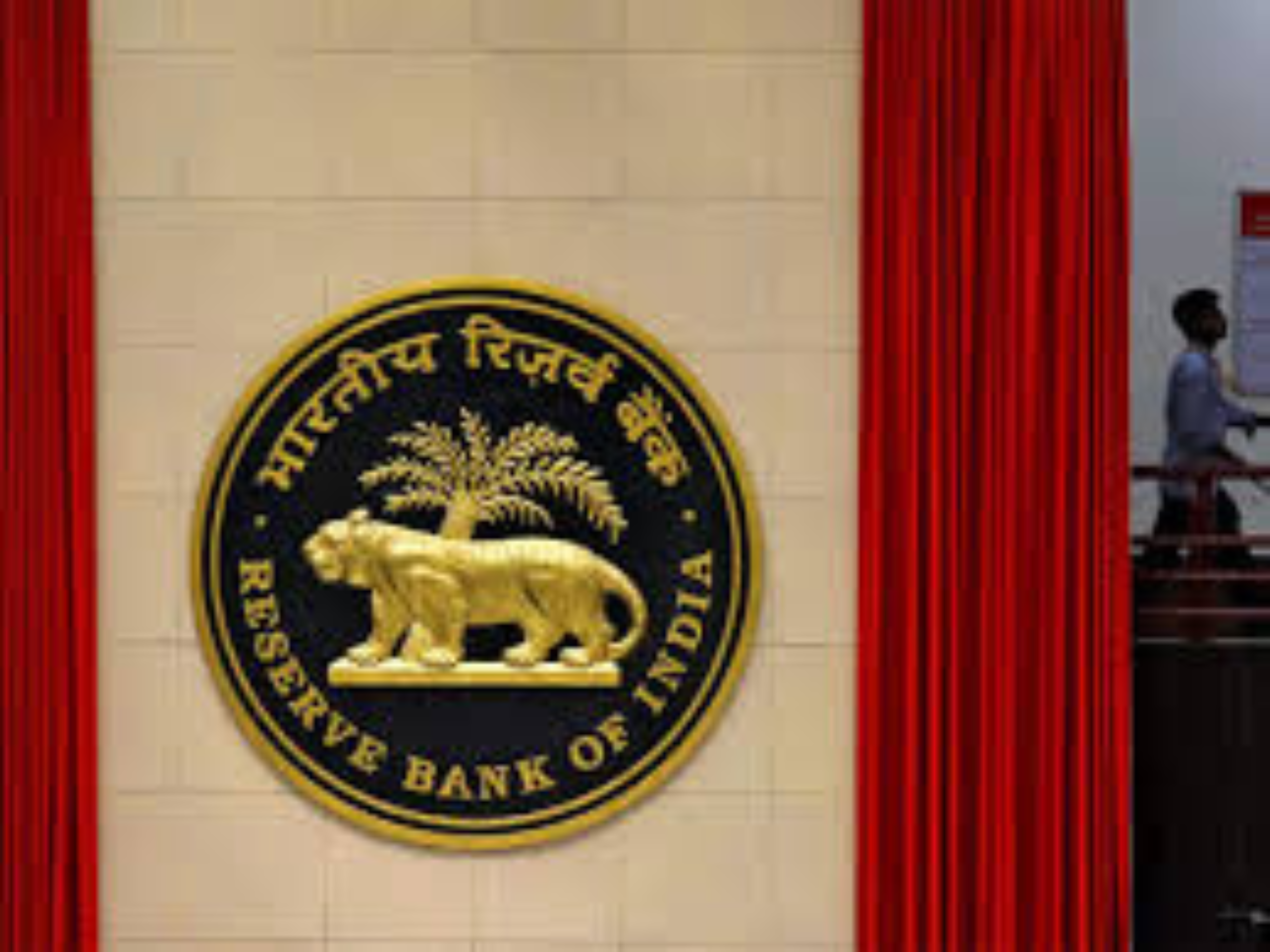 RBI Halts New Credit Lines & Renewals for Large NBFCs